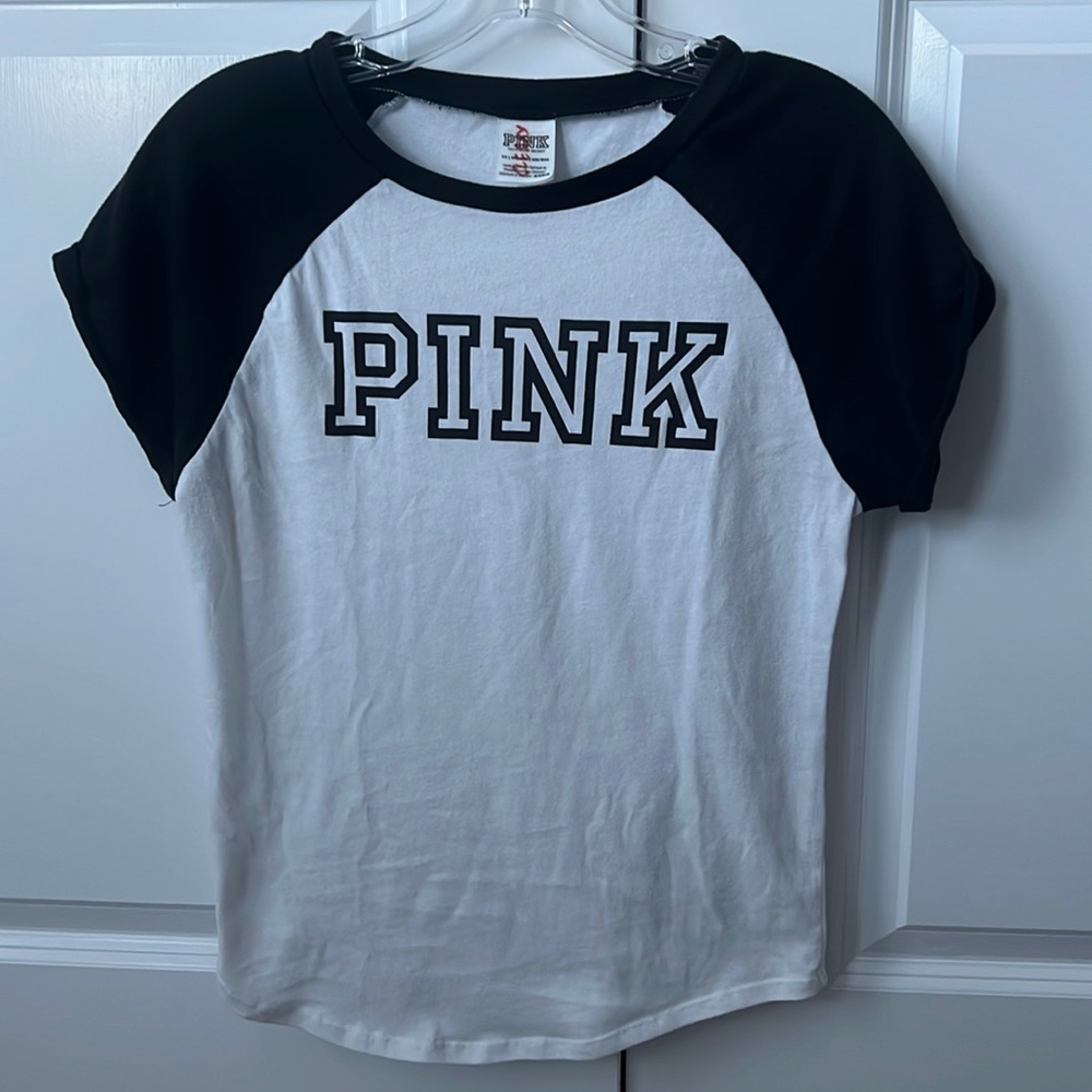 PINK by VS black/white logo soft tee sz XS